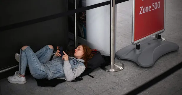 İngiltere'de hava yolu krizi kördüğüm oldu! 2 hafta sürebilir...Basının hedefinde hükümet var: Fiyatlar artıyor her şey kötüleşiyor