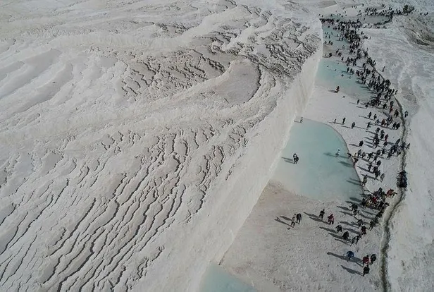 Pamukkale'ye turist akını! 3 saatte 15 bin kişi ziyaret etti-3
