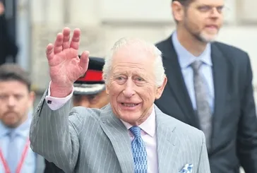 Kanser tedavisi gören Kral Charles hastaneye kaldırıldı!