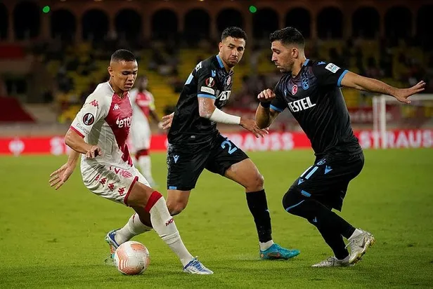 trabzonspor-monaco-onunde-uc-golle-teslim-oldu-maxi-gomezin-11-dakikada-atilmasi-maca-damga-vurdu-1665095947473.jpeg