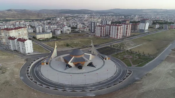 Türkiye'de ilk! Sivas'taki Yukarı Tekke Ay Yıldız Camisi yarın açılıyor-2