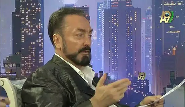 Adnan Oktar’ın kediciği Müge Öğütçü skandalı itiraf etti: Bana 3 kez tecavüz etti!-5