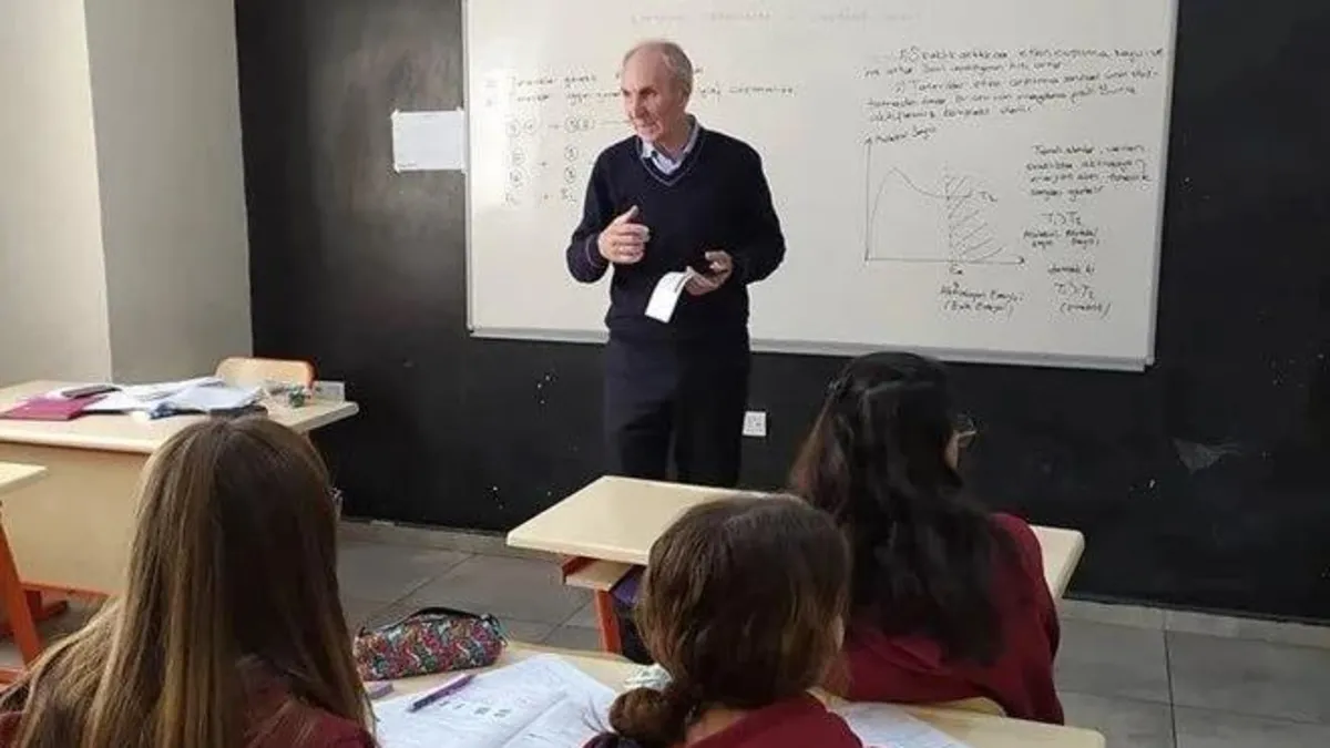 Eyüpsultan'da lisede dehşet! Okul müdürü İbrahim Oktugan'ı silahla öldüren öğrenci tutuklandı | Milli Eğitim Bakanı Tekin:  Bu işin peşini bırakmayız