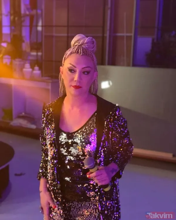 Aracını park ederken veya araca binerken annemi bıçakla ya da silahla öldürebilirsin. Sana daire vereceğim, annenle birlikte yaşarsın' şeklinde...