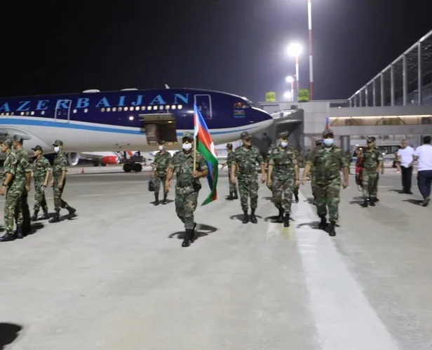 Son dakika: Azerbaycan'dan 200 kişilik ekip daha yangın söndürme çalışmalarına destek için Muğla'ya geldi-3