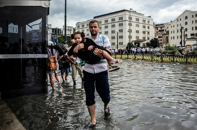 Meteoroloji'den İstanbul için son dakika uyarısı! Fırtına çok kuvvetli geliyor