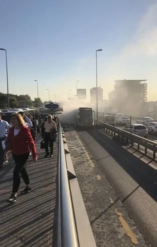 Metrobüste yangın! Seferler normale döndü