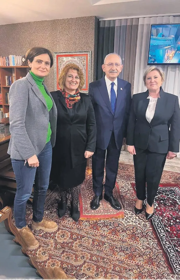 7li-koalisyonun-adayi-kilicdaroglundan-yeni-skandal-seccadeye-ayakkabiyla-basti-1680397641768.jpeg 7'li koalisyonun adayı Kılıçdaroğlu'ndan yeni skandal: Seccadeye ayakkabıyla bastı-2