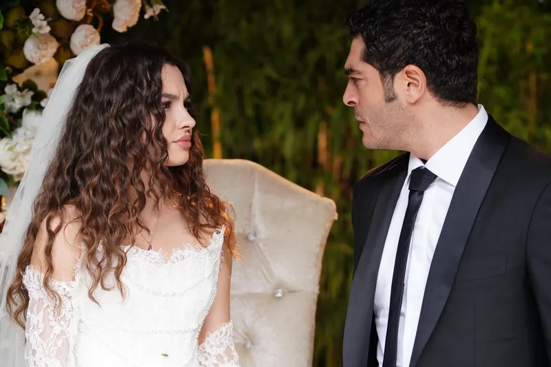 bir-gece-masali-11-bolum-2-fragmani-yayinlandi-boris-denen-adam-rasit-karanin-ta-kendisi-1731137188975.jpg Bir Gece Masalı 11. bölüm 2. fragmanı yayınlandı: “Boris denen adam Raşit Kara’nın ta kendisi”-3