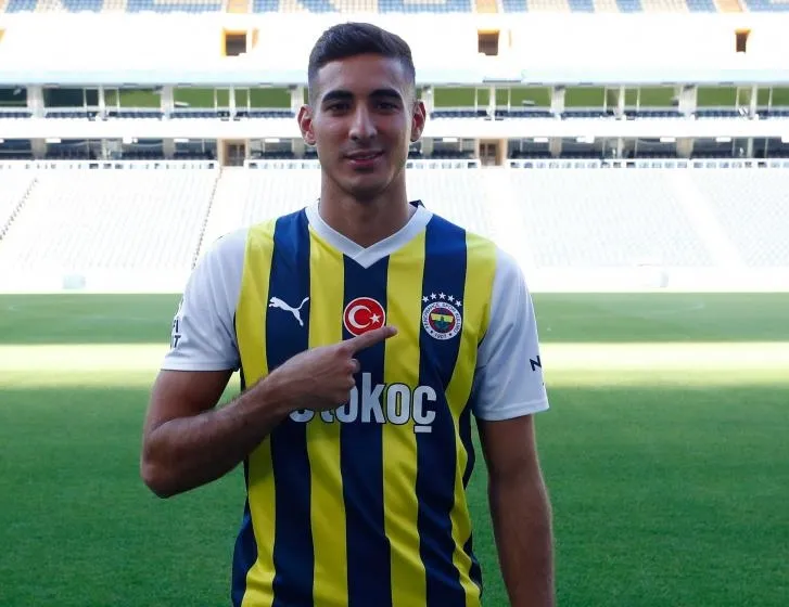 Mert Müldür sola geçiyor