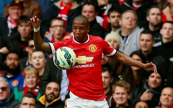 Fenerbahçe Ashley Young'ı bitiriyor!-4