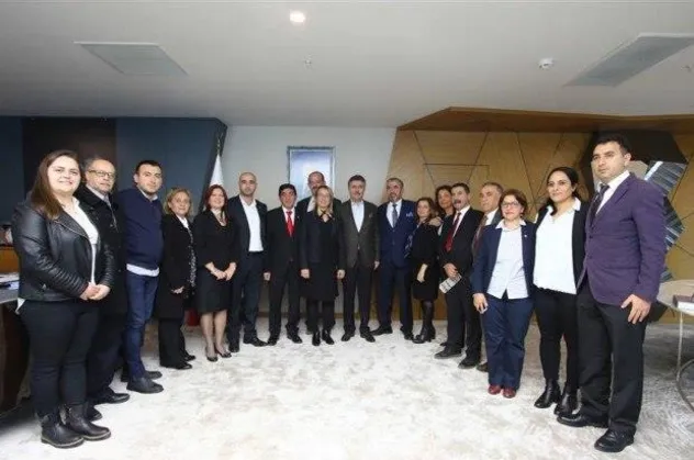 CHP Bayraklı ilçe yönetiminde kriz! İstifalar peş peşe geldi Pınar Susmuş’un başkanlığı düştü