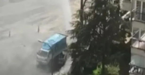 Son dakika: Kadıköy'de çalışma sırasında İSKİ'ye ait su borusu patladı! Tazyikli su 15 metre yüksekliğe kadar çıktı