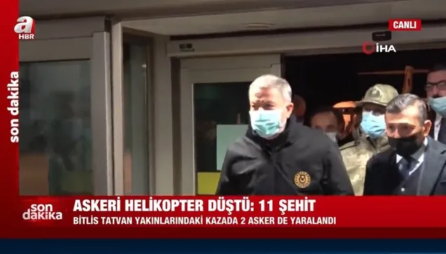 Milli Savunma Bakanı Hulusi Akar ve komutanlar helikopter kazasının yaşandığı bölgede