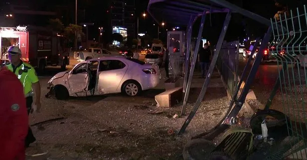 Kadıköy’de can pazarı! Bir otomobil durağa daldı, 1’i ağır 5 kişiyi yaraladı
