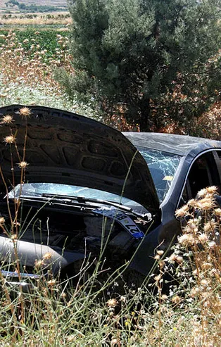 Otomobil şarampole uçtu! Yaralılar var