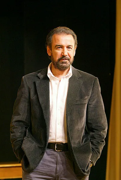 yalniz-kurt-davut-bahadir-kimdir-gercek-ismi-ne-yalniz-kurtun-kumandan-davut-bahadiri-cihan-unal-kac-yasinda-n-1643390291181.jpg Yalnız Kurt Davut Bahadır kimdir, gerçek ismi ne? Yalnız Kurt'un Kumandan Davut Bahadır'ı Cihan Ünal kaç yaşında, nereli, evli mi?-2