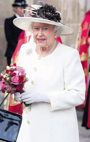 Kraliçe Elizabeth’in cenazesine devlet başkanları otobüsle götürülecek