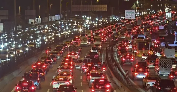 İstanbul’da mesai sonrası trafik felç! Yoğunluk yüzde 80’e çıktı