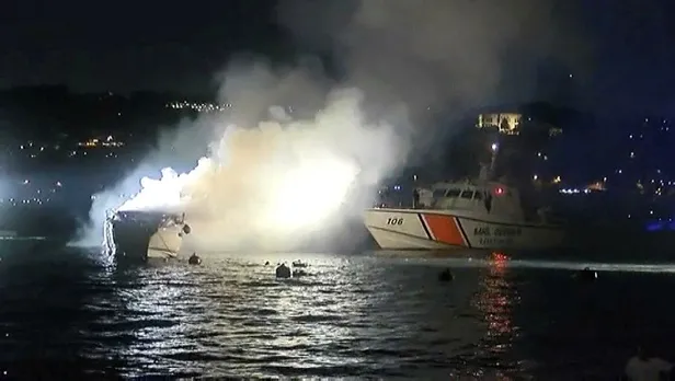 Son dakika: İstanbul Bebek’te lüks tekne alev alev yandı-4