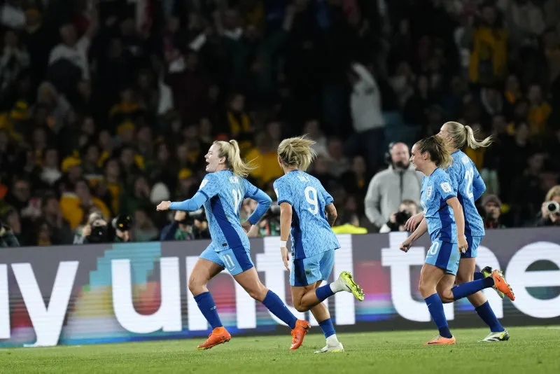 FIFA Kadınlar Dünya Kupası Avustralya İngiltere maçında sapkınlık üçgeni! - 2