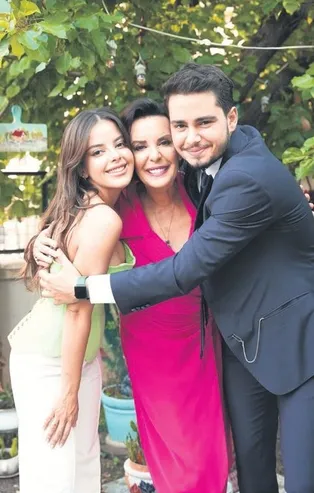 Perihan Savaş'dan müjdeli haber! Biricik oğlu Savaş Zafer yeni yılda evleniyor