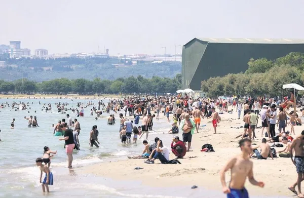 Kurban Bayramı tatilinde milyonlar sahillere aktı! Sağlık ekipleri ise dağ tepe aşarak aşı yaptı-1