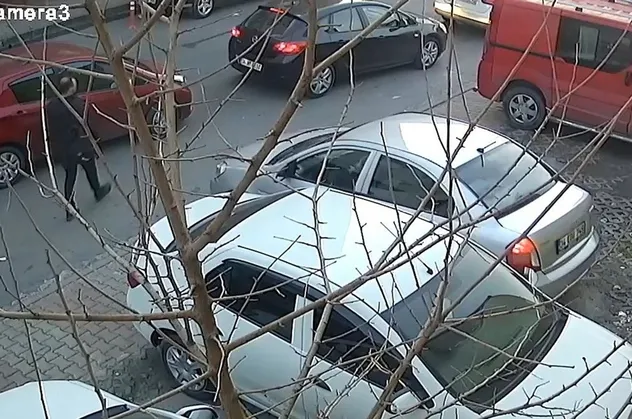 Geri değil ileri taktı! Yayayı ezdi