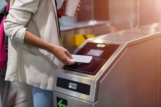 bayramda-toplu-tasima-ucretsiz-mi-2023-arefe-ve-ramazan-bayraminda-iett-otobus-metrobus-tramvay-marmaray-izban-1681885958530.jpeg Arefe ve Ramazan Bayramı'nda İETT, otobüs, metrobüs, tramvay, Marmaray, İZBAN bedava mı? Bayramda toplu taşıma ücretsiz mi 2023? 20-21-22-23 Nisan toplu taşıma saatleri!-3