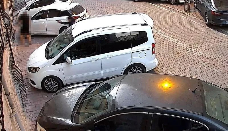 esenyurttaki-kanli-pusunun-goruntuleri-ortaya-cikti-1782393810190.jpeg Esenyurt'ta ölümlü pusu kamerada: Aracına binerken kurşun yağdırdılar-3