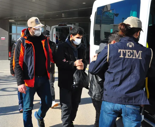 manisada-merkezli-4-ilde-teror-operasyonlari-9-gozalti-1640173393714.jpg Manisa'da merkezli 4 ilde terör operasyonları: 9 gözaltı-3