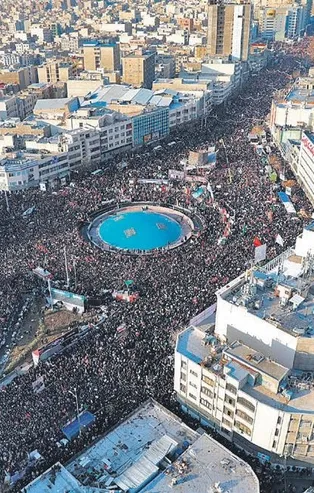 Kasım Süleymani’nin cenazesinde izdiham! Ölü ve yaralılar var
