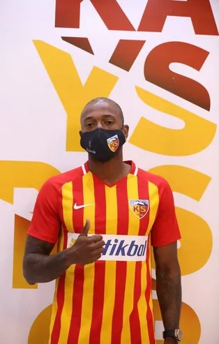 Manuel Fernandes imzayı attı