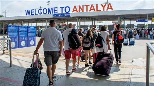 Kültür ve Turizm Bakanı Mehmet Nuri Ersoy'dan flaş açıklamalar: "Türkiye’ye her saat 10 bine yakın turist geliyor"-4