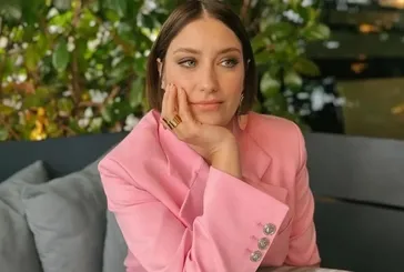 Hazal Kaya takipçilerine dert yandı! “Biz yine taşınıyoruz” 