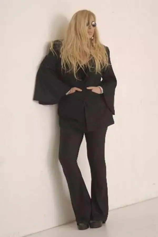 35-yil-tekerlekli-sandalyede-yasadi-109dan-76-kiloya-indi-65lik-zerrin-ozerin-6-ayda-33-kilo-verdiren-diyeti-1697056792542.jpeg 65'lik Zerrin Özer'in 6 ayda 33 kilo verdiren mucize diyeti, 3.5 yıl tekerlekli sandalyeydi 109'dan 76 kiloya düştü!-8