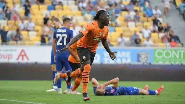 fenerbahce-yonetimi-golcu-transferi-icin-dugmeye-basti-hedef-lassina-traore-1655507379848.jpeg Fenerbahçe yönetimi golcü transferi için düğmeye bastı! Hedef Lassina Traore-3