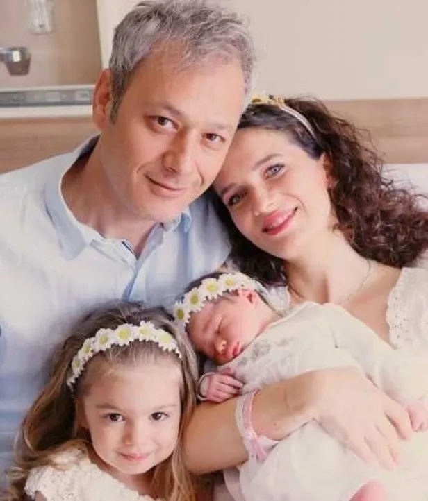 hayal-kahraman-ozalp-kimdir-cocuklar-duymasinin-duygusu-hayal-kahraman-kac-yasinda-nereli-1610538632837.jpg Hayal Kahraman Özalp kimdir? Çocuklar Duymasın'ın Duygu'su Hayal Kahraman kaç yaşında, nereli?-2