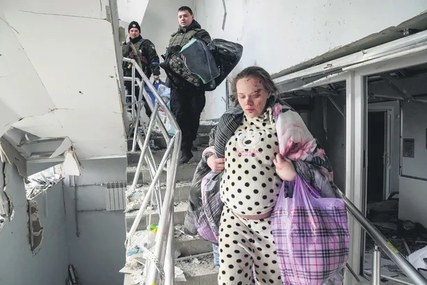 rusya-dogum-hastanesini-silah-deposu-bahanesiyle-yerle-bir-etti-3-olu-17-yarali-1646949765888.jpg Rusya, doğum hastanesini silah deposu bahanesiyle yerle bir etti: 3 ölü 17 yaralı-4