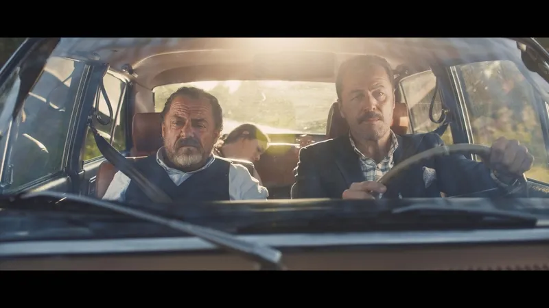 bulent-emin-yarar-ve-yetkin-dikinciler-kayip-kamyon-filmiyle-beyaz-perdede-bir-arada-1727430838666.jpg Bülent Emin Yarar ve Yetkin Dikinciler Kayıp Kamyon filmiyle beyaz perdede bir arada!-5