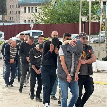 Elazığ’da sokak satıcılarına operasyon: 13 gözaltı