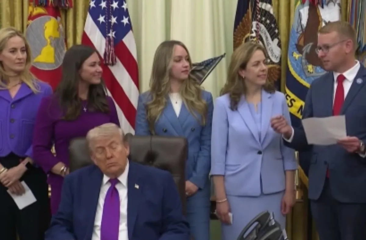 79-yasindaki-donald-trump-oval-ofiste-uyukladi-1778531048489.jpeg 79 yaşındaki Donald Trump Oval Ofis'te uyukladı-3