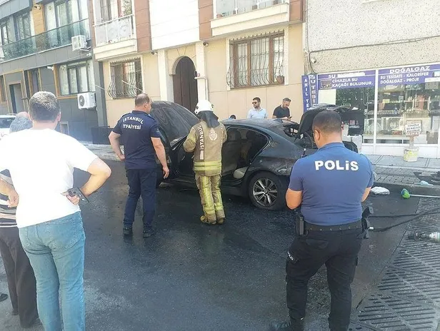 uskudarda-panik-anlari-seyir-halindeki-otomobil-alev-alev-yandi-1687518518376.jpeg Üsküdar'da panik anları: Seyir halindeki otomobil alev alev yandı-3