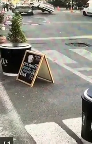 İstanbul’da akıl almaz kaza kamerada