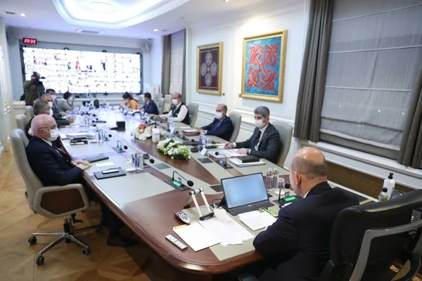 icisleri-bakani-suleyman-soylu-baskanliginda-koronavirus-degerlendirme-toplantisi-yapildi-1606249746215.jpg İçişleri Bakanı Süleyman Soylu başkanlığında "Koronavirüs Değerlendirme" toplantısında flaş kararlar çıktı-6
