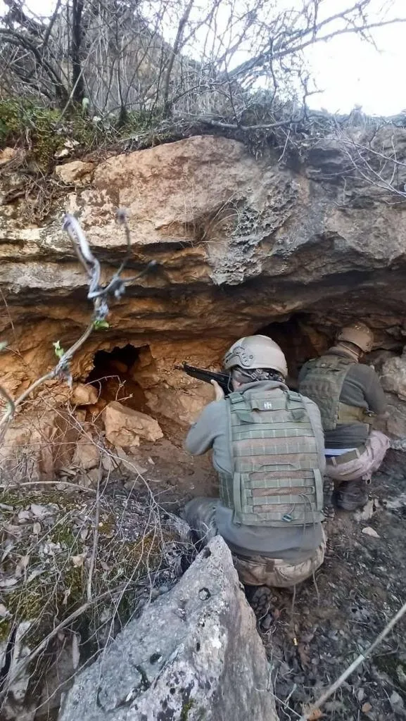 son-dakika-teroristlere-nefes-yok-eren-kis-15-operasyonu-basladi-1642418594268.jpg Son dakika: Teröristlere nefes yok! Eren Kış-15 Operasyonu başladı-2