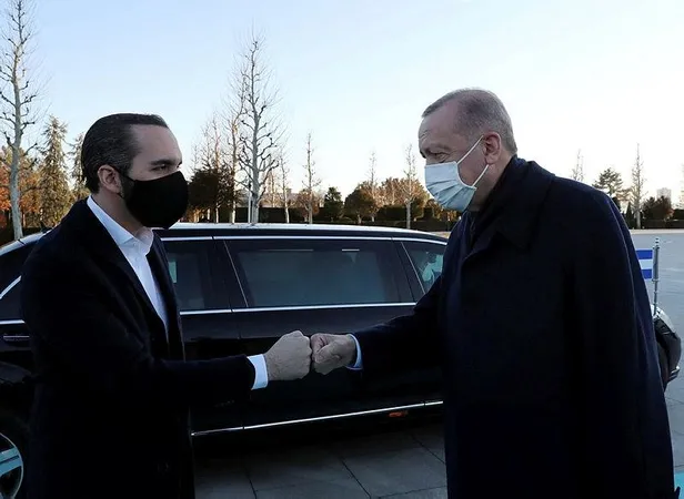 el-salvador-cumhurbaskani-nayib-bukele-sosyal-medyadan-paylasti-turkce-dersinde-sozluye-kalkinca-ben-1642710203733.jpeg El Salvador Cumhurbaşkanı Nayib Bukele sosyal medyadan paylaştı: Türkçe Dersinde Sözlüye kalkınca ben!-5