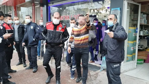 musteriye-tekme-tokat-saldiran-taksiciler-bicaklandi-1615821089397.jpg Müşteriye tekme tokat saldıran taksiciler bıçaklandı-3