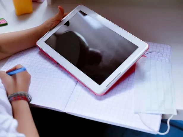 milli-egitim-bakani-yusuf-tekinden-flas-tablet-dagitimi-ve-internet-aciklamasi-tamamlanmis-durumda-12345678910-1700031607717.jpeg Milli Eğitim Bakanı Yusuf Tekin'den flaş tablet dağıtımı ve internet açıklaması! 1,2,3,4,5,6,7,8,9,10,11,12. sınıflar...-4