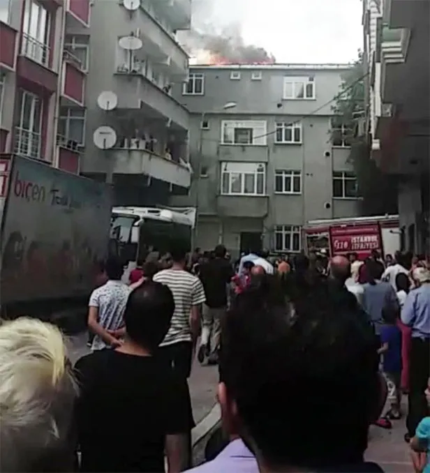 Son dakika: Esenyurt’ta iki gün önce boşaltılan riskli binada yangın-4